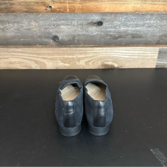 Clarks Women's Tilmont Step Loafer Black Suede Slip On Cap Toe Size 7M NEW - Picture 3 of 9